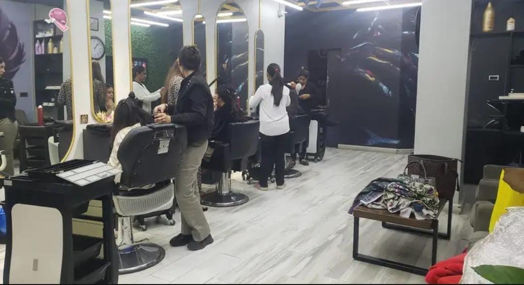 Running Salon Setup In excellent condition-shop for sale in Lahore