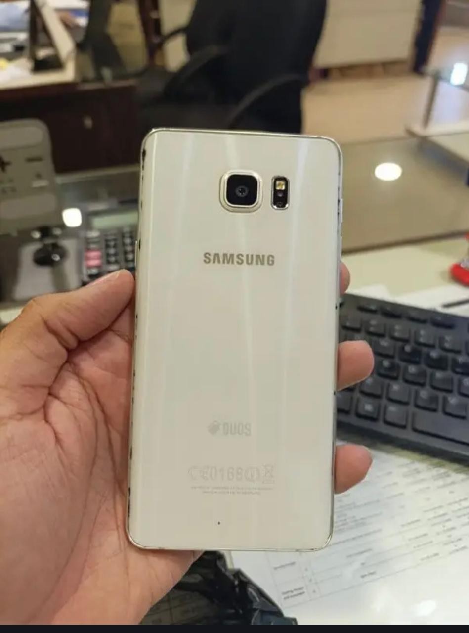 SAMSUNG GALAXY NOTE 5 (negotiable)