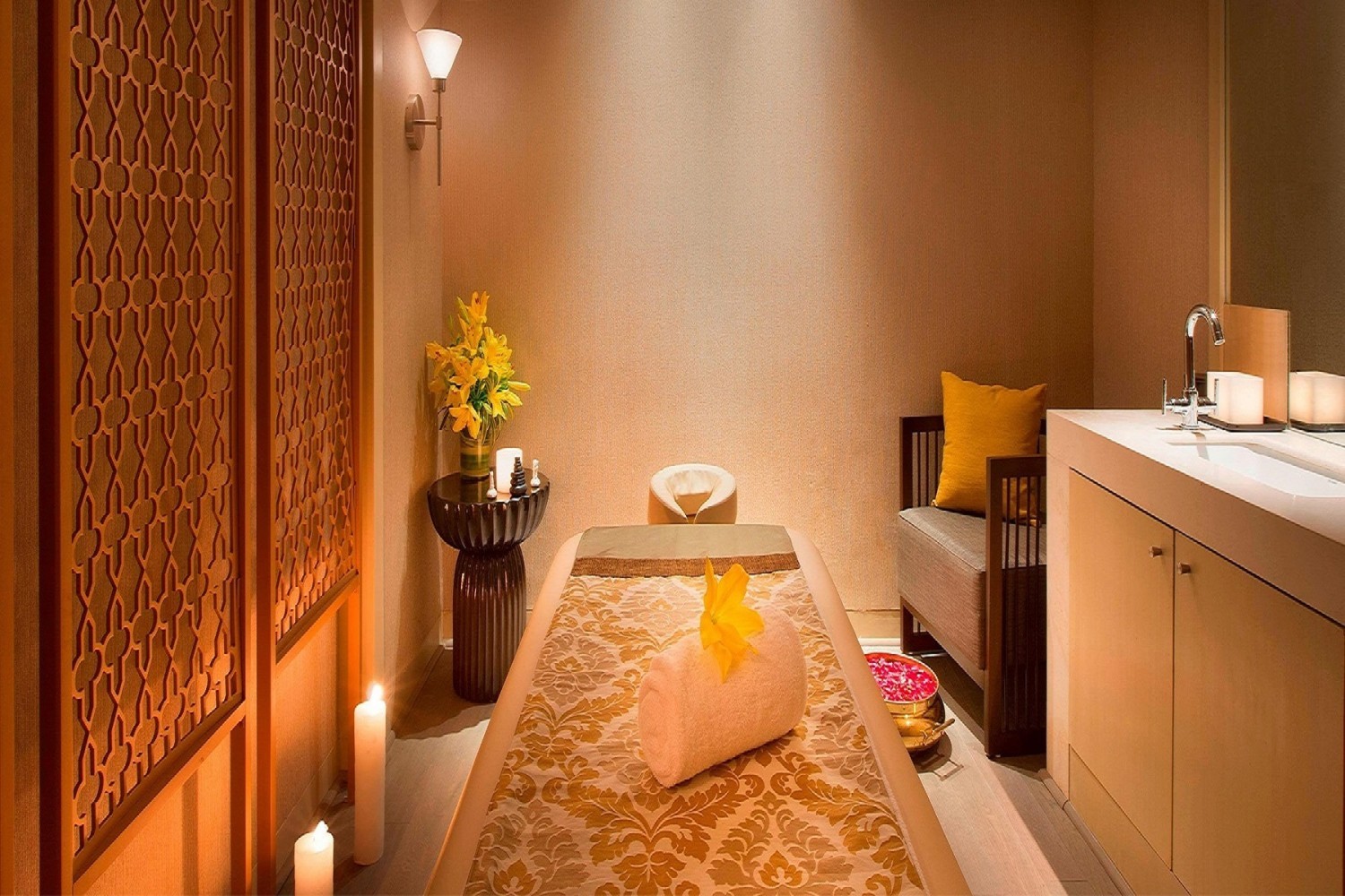 Maham Massage Center Lahore 03054143168